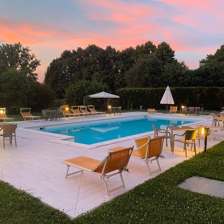 Hotel Le Ville Modena Dış mekan fotoğraf