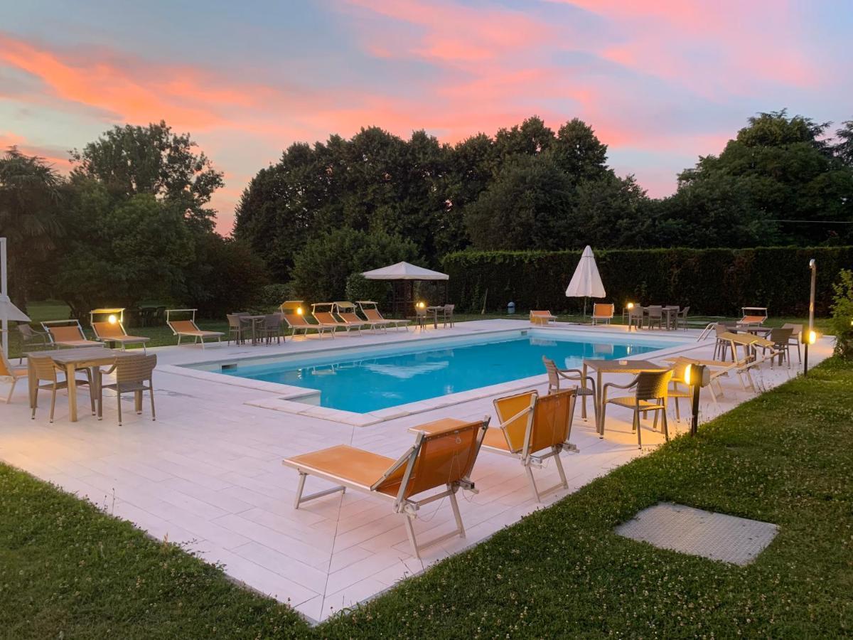 Hotel Le Ville Modena Dış mekan fotoğraf