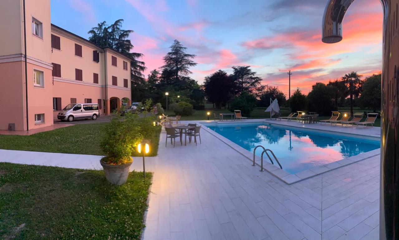 Hotel Le Ville Modena Dış mekan fotoğraf