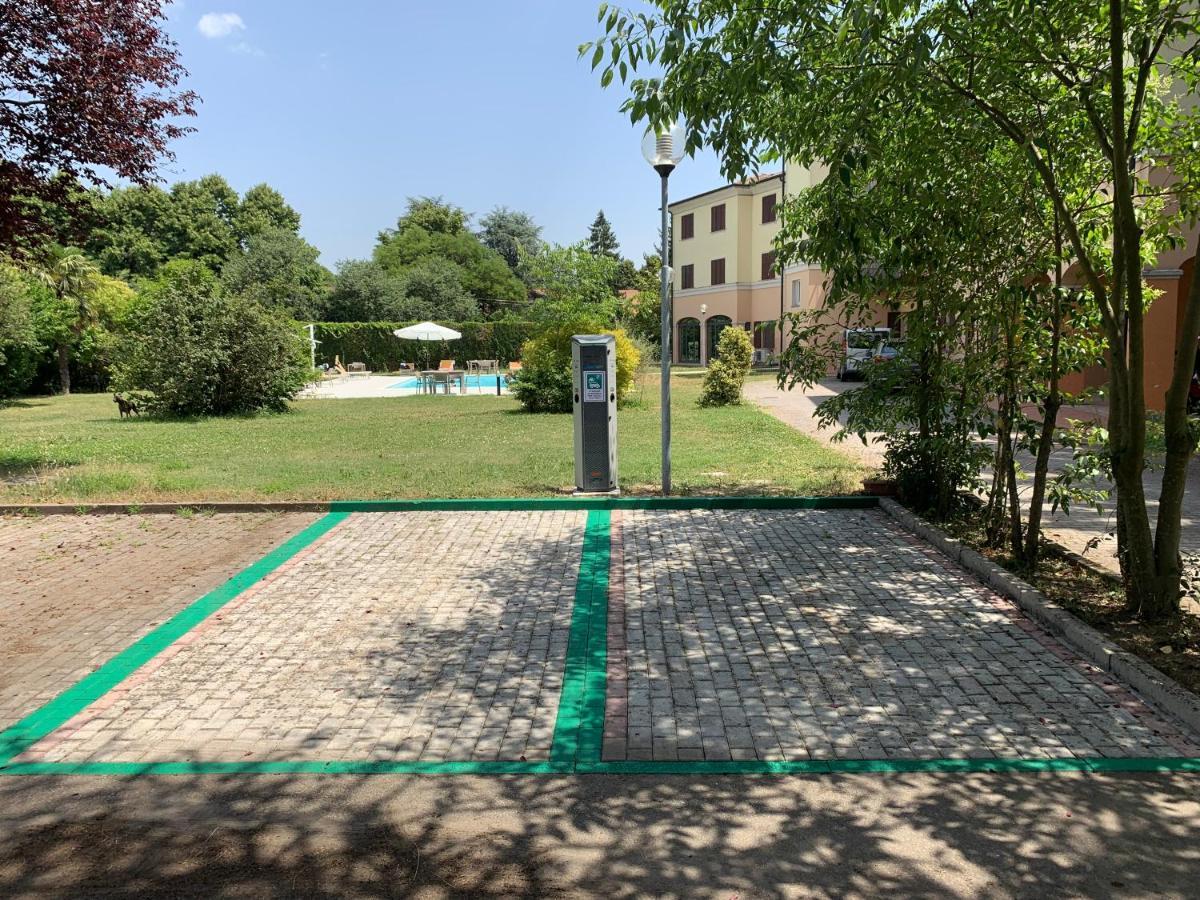 Hotel Le Ville Modena Dış mekan fotoğraf