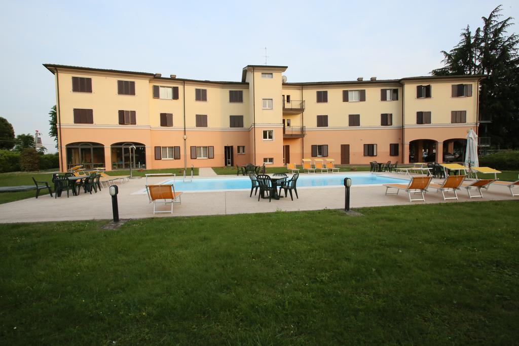 Hotel Le Ville Modena Dış mekan fotoğraf