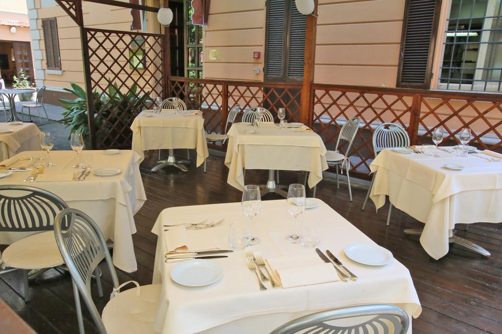 Hotel Le Ville Modena Dış mekan fotoğraf