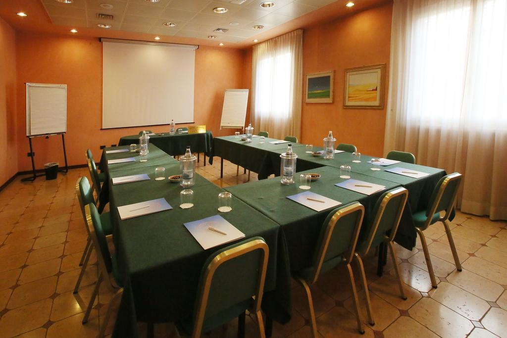 Hotel Le Ville Modena Dış mekan fotoğraf