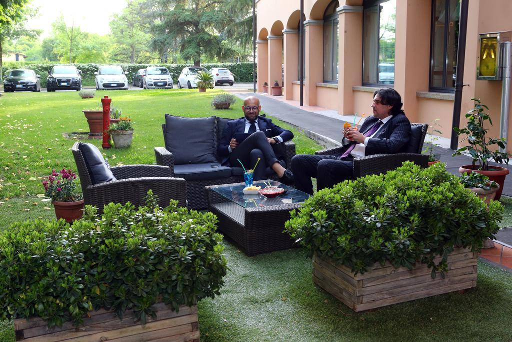 Hotel Le Ville Modena Dış mekan fotoğraf