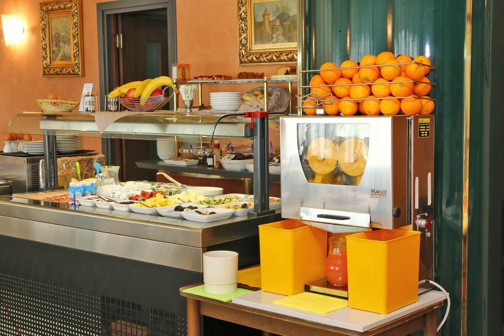 Hotel Le Ville Modena Dış mekan fotoğraf