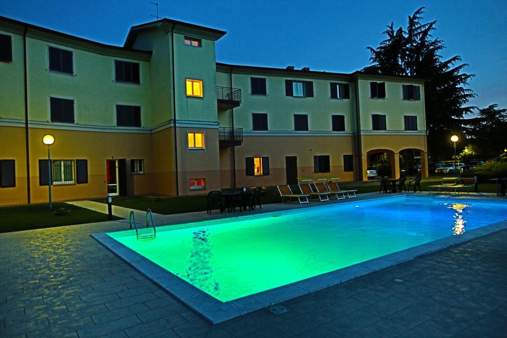 Hotel Le Ville Modena Dış mekan fotoğraf