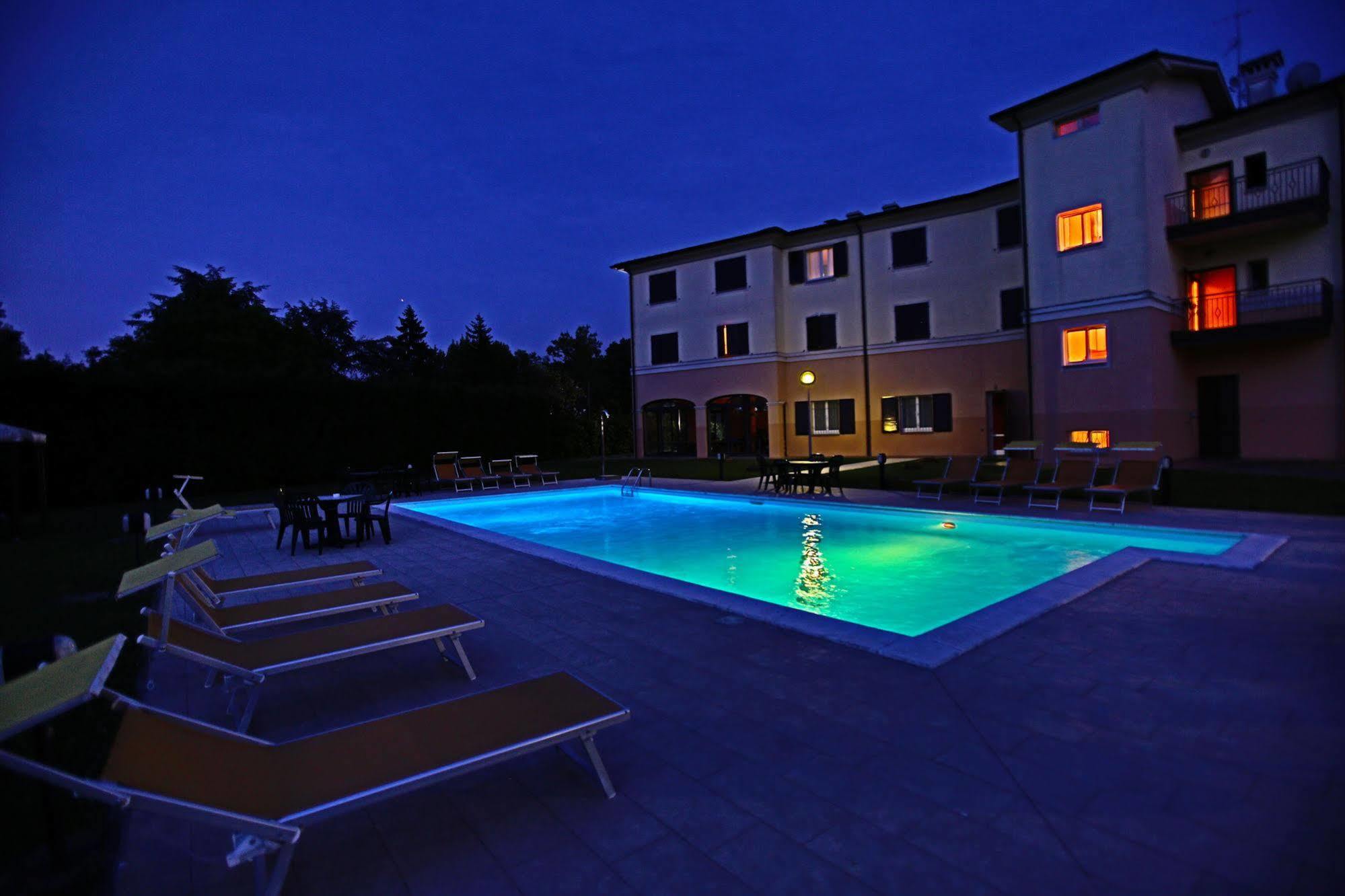 Hotel Le Ville Modena Dış mekan fotoğraf