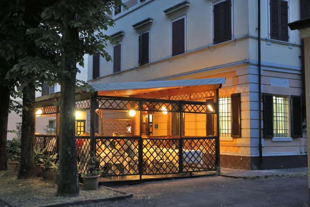 Hotel Le Ville Modena Restoran fotoğraf