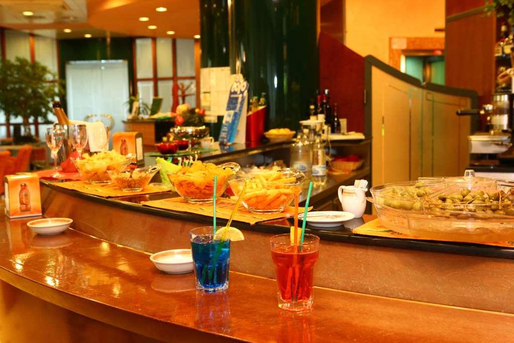 Hotel Le Ville Modena Restoran fotoğraf