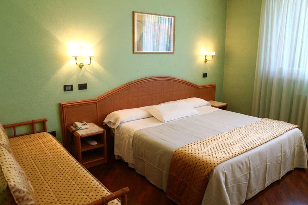 Hotel Le Ville Modena Oda fotoğraf
